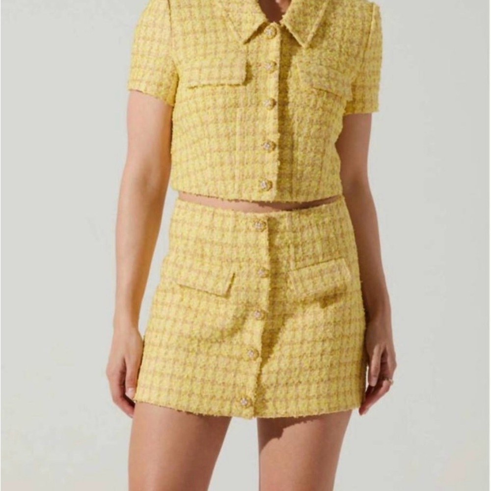 **BNWT ASTR Yellow Tweed skirt